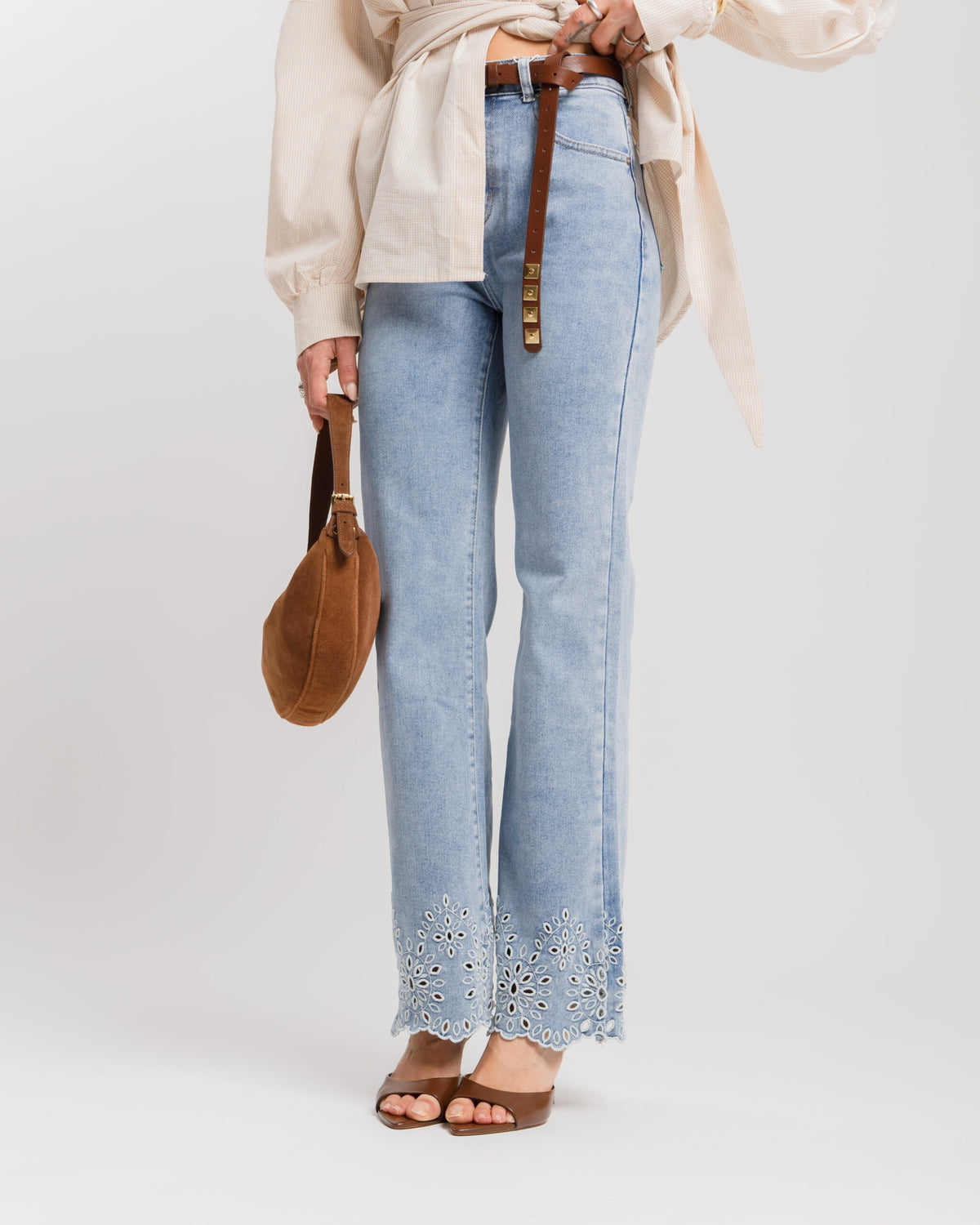 Jeans flare con ricamo - K898
