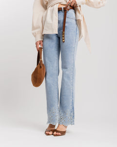 Jeans flare con ricamo - K898