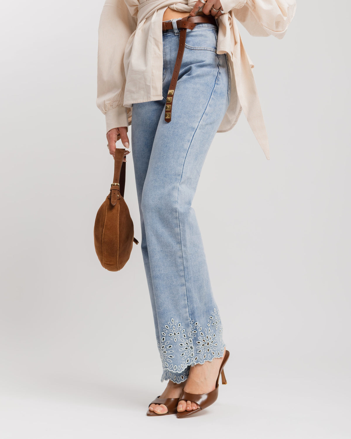 Jeans flare con ricamo - K898