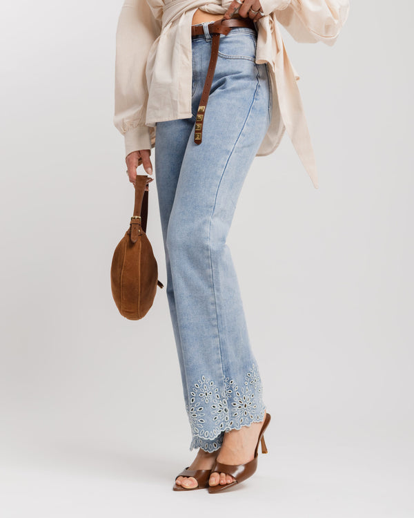 Jeans flare con ricamo - K898