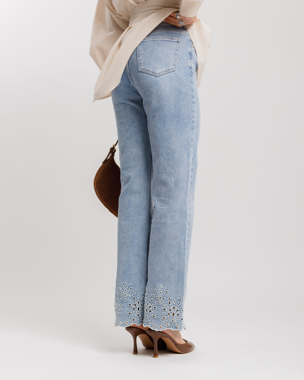 Jeans flare con ricamo - K898