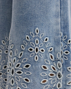 Jeans flare con ricamo - K898