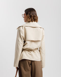 Trench corto con cintura - CHF8742