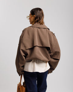 Trench corto collo alto MARRONE - W25226