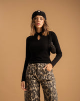 Maglia aderente con alamari - H70659