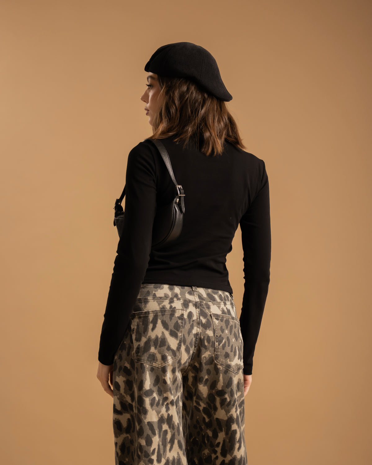 Maglia aderente con alamari - H70659