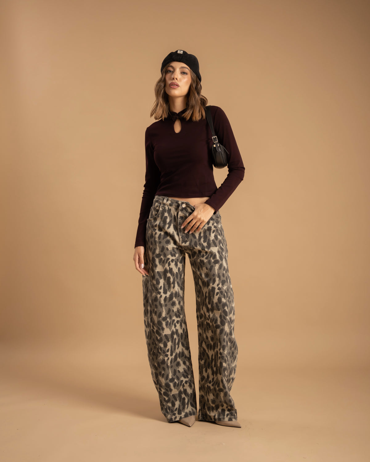 Maglia aderente con alamari - H70659