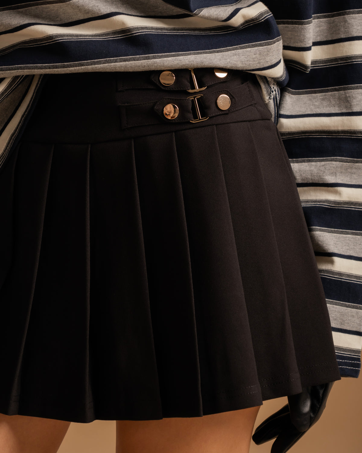 Minigonna shorts a pieghe - V6011