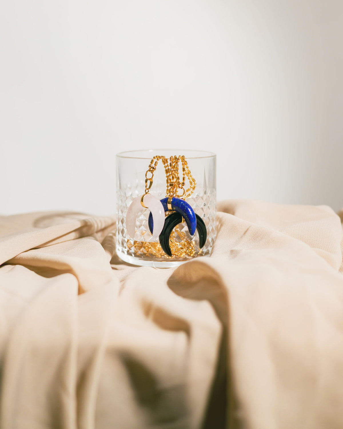 Collana lunga con luna pendente - ECL2310