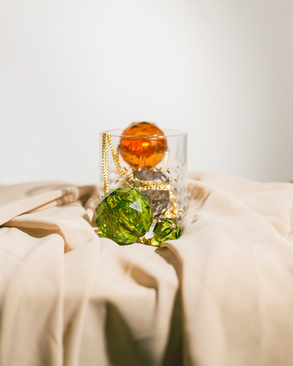 Collana lunga con sfere pendenti - ECL2282