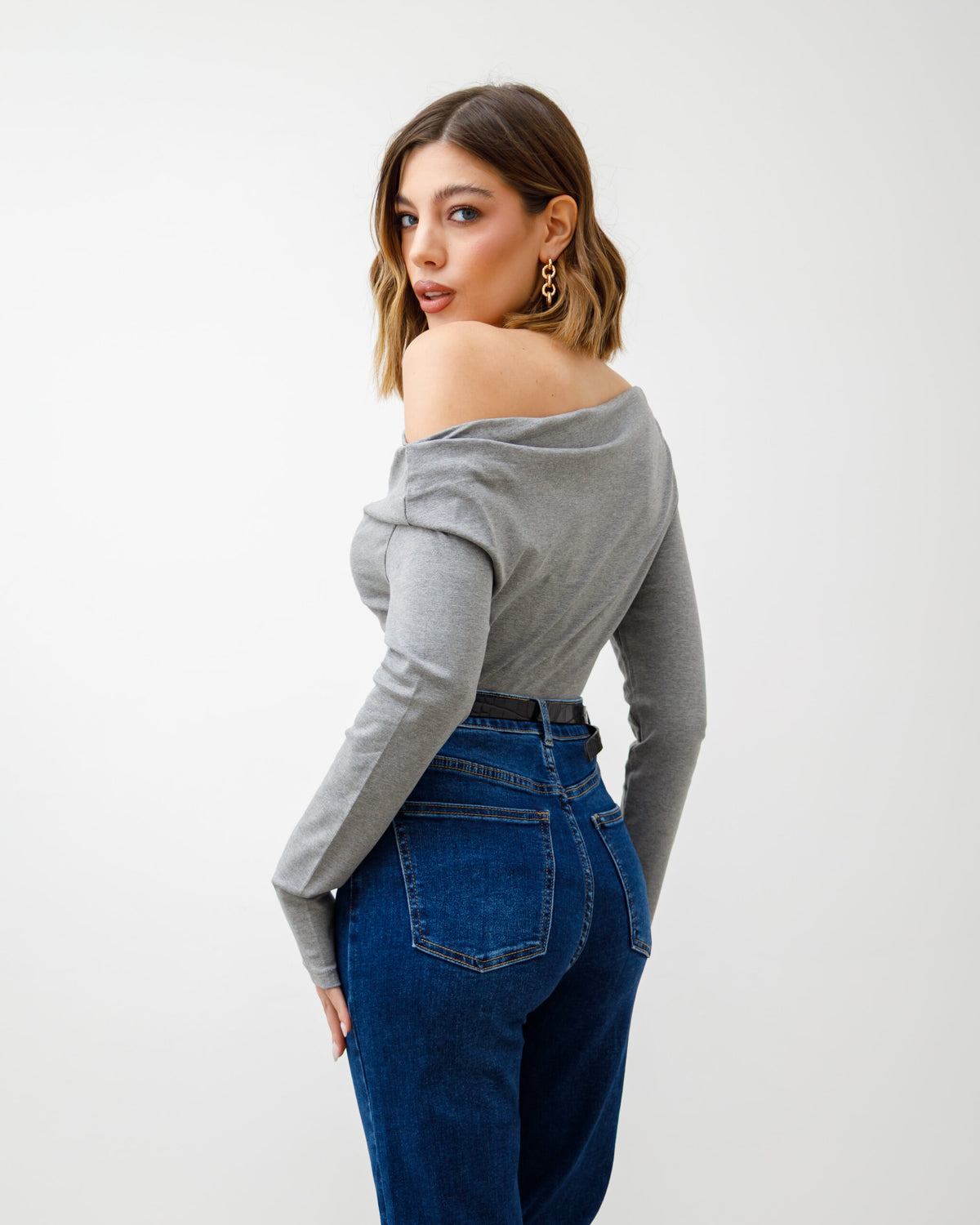 Maglia in cotone con spalla scoperta - H12085