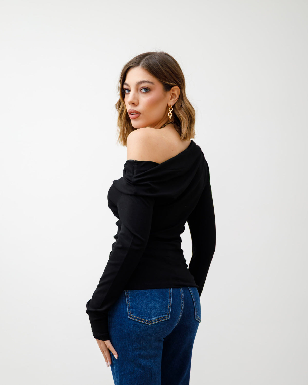 Maglia in cotone con spalla scoperta - H12085