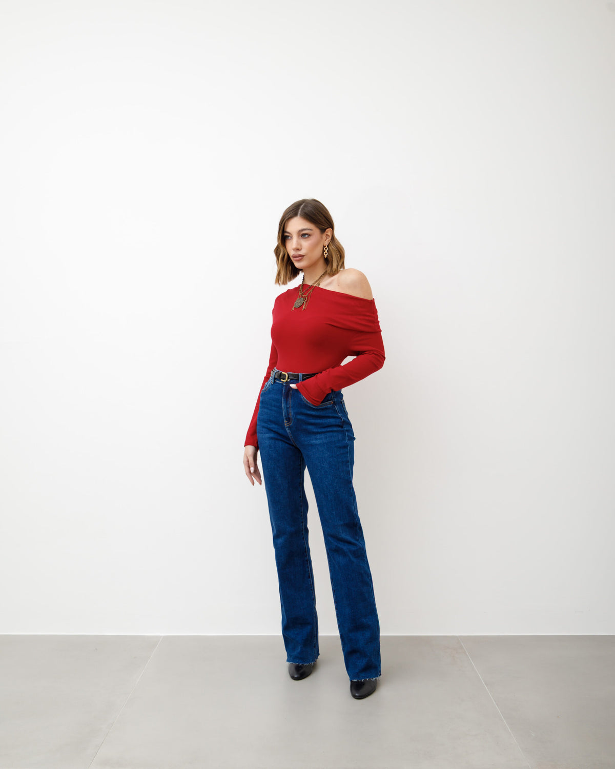 Maglia in cotone con spalla scoperta - H12085