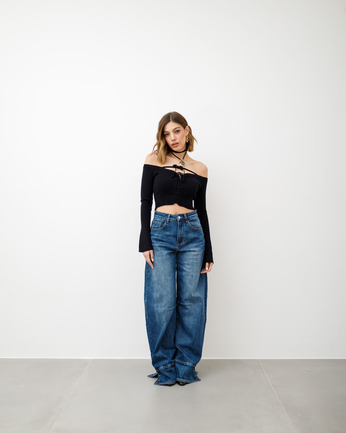 Maglia crop in costina con laccetti - PL2965