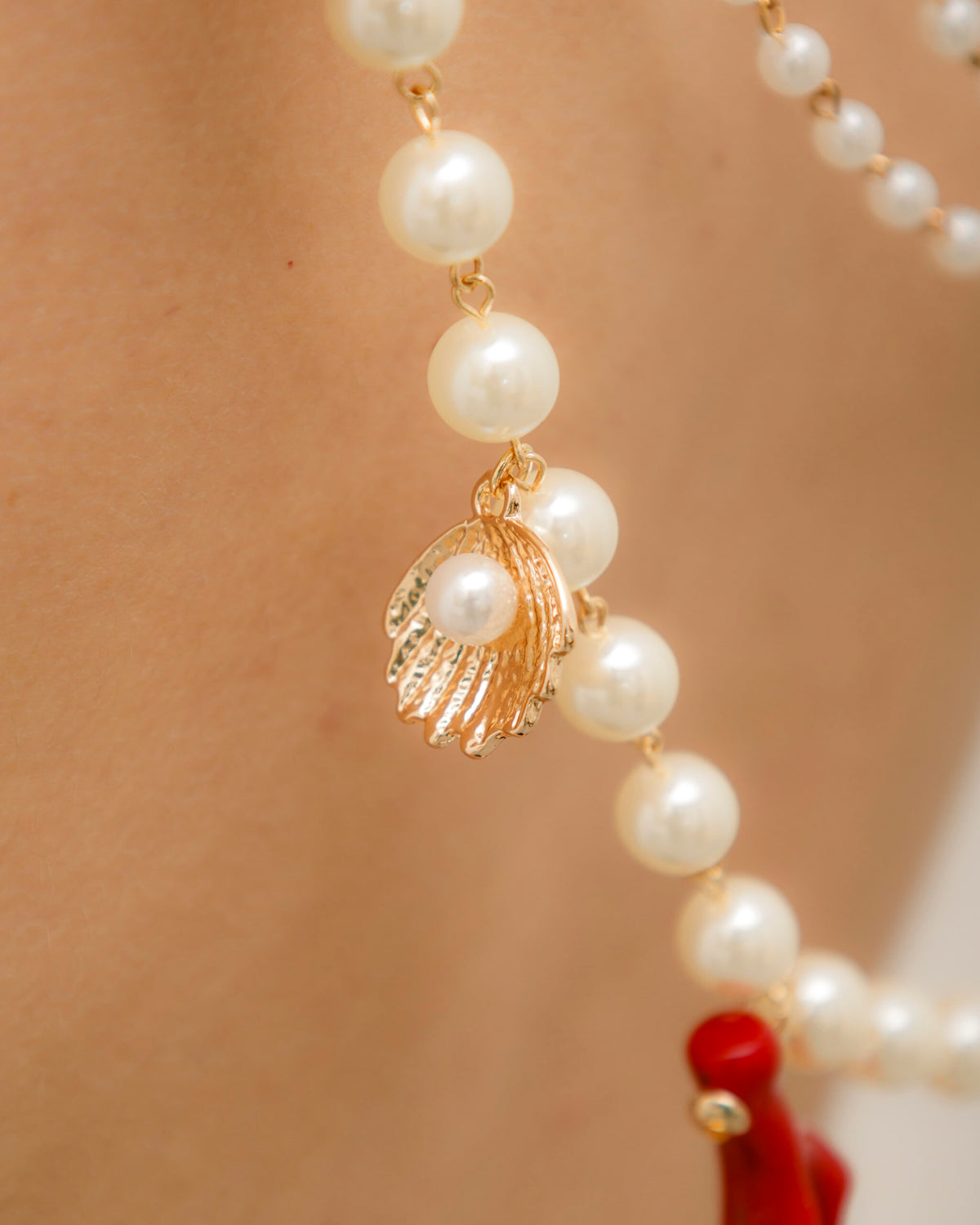 Collana multistrato con perle e pendenti - ECL2166