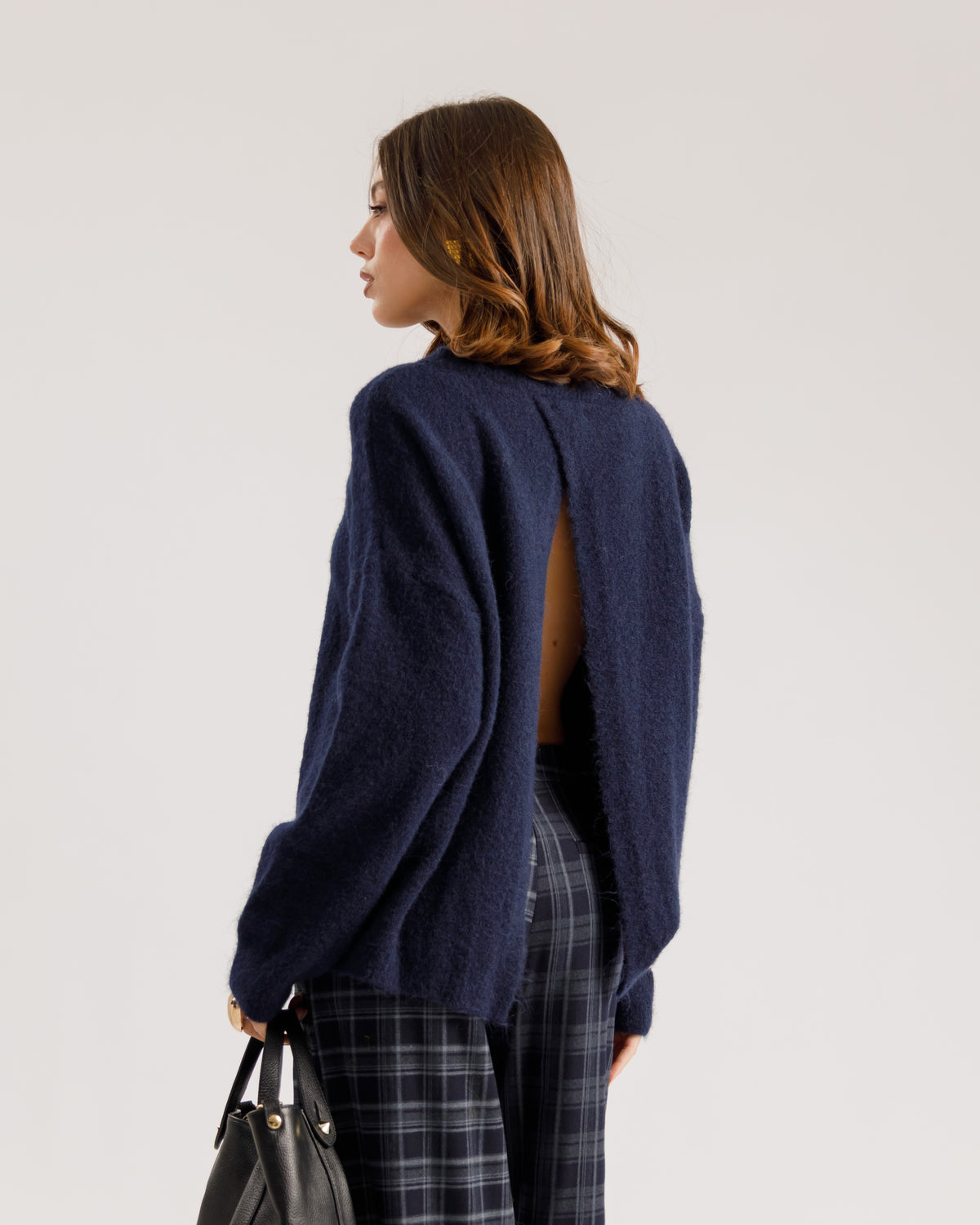 Maglione scollato sul retro - 35596