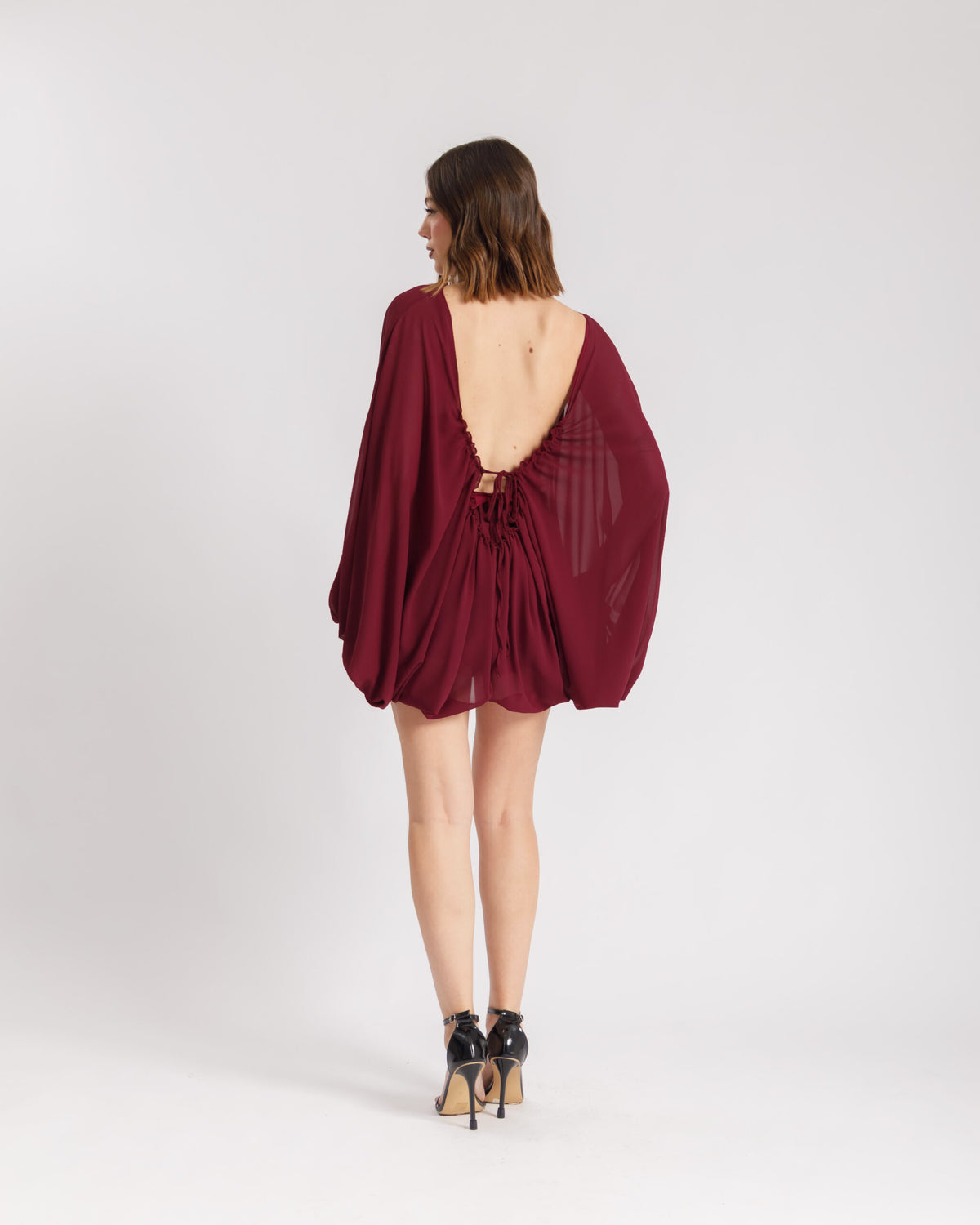 Abito corto con scollo - 3297