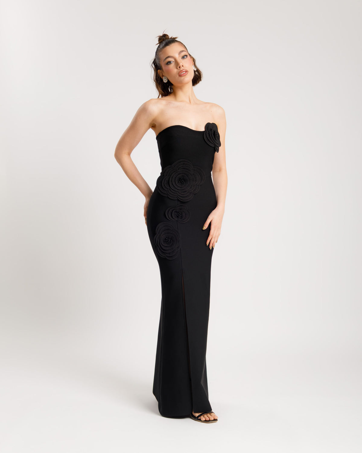 Abito bandage con fiori a rilievo - 615669