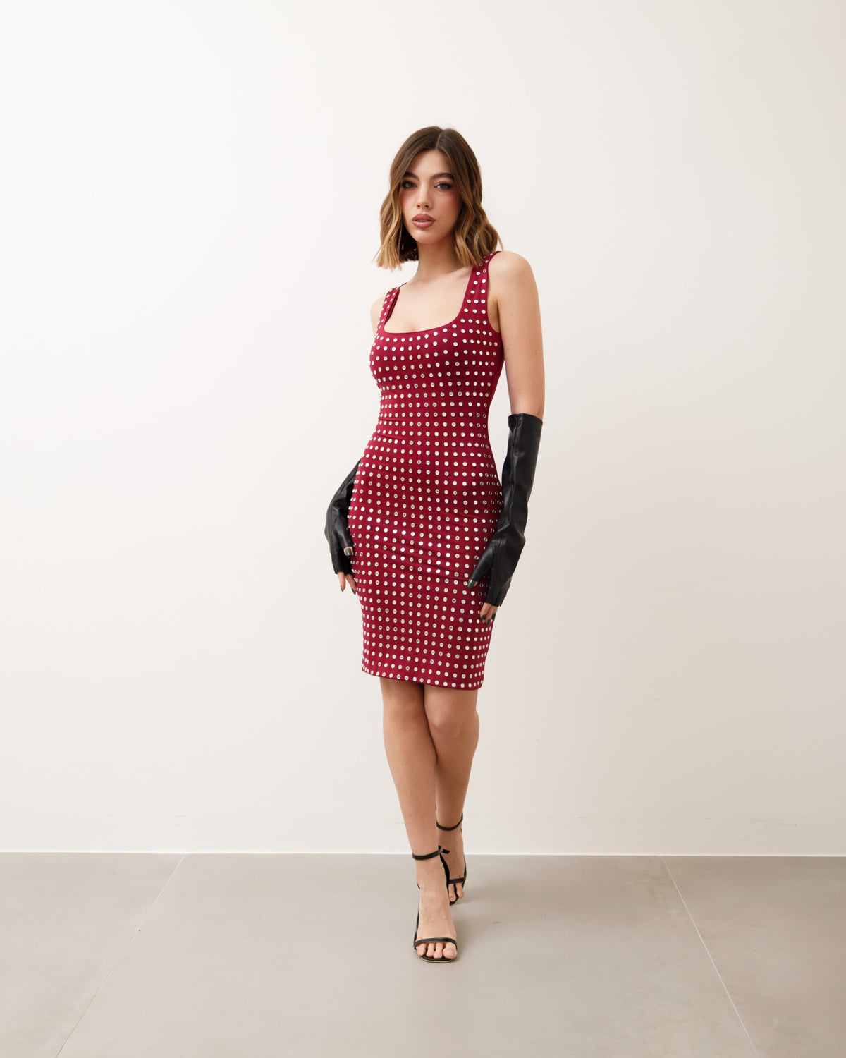 Abito midi con borchie specchiate - R13037