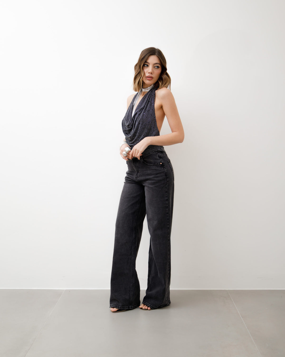 Top scollato con strass - 23490 slcn