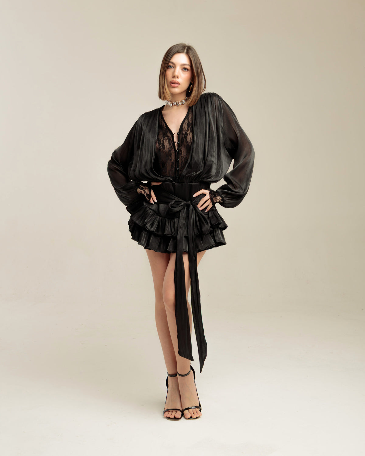 Abito corto balze e pizzo - R13098