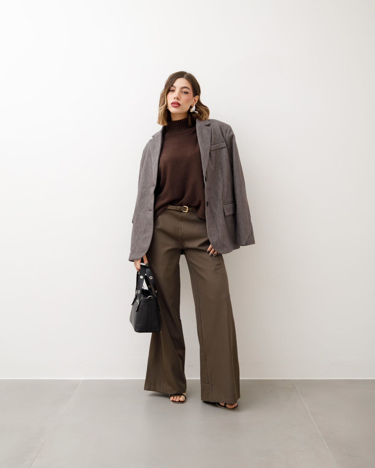 Pantaloni ampi con cintura - M774