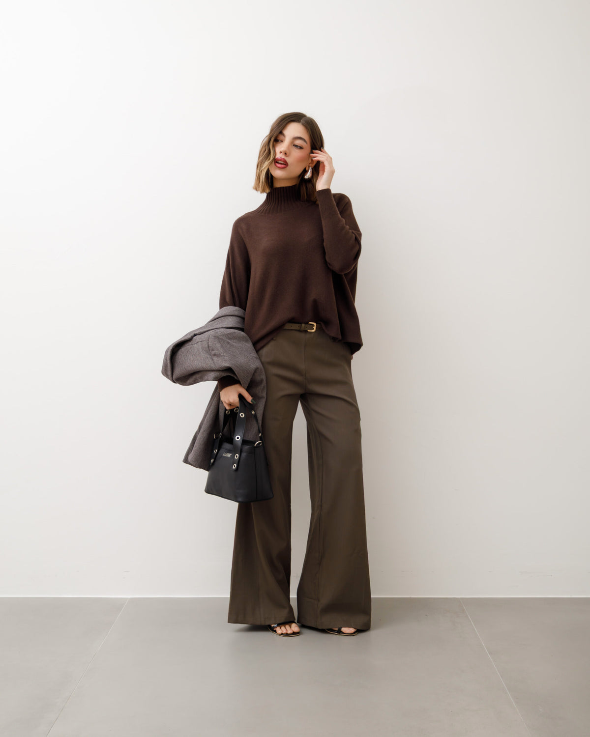 Pantaloni ampi con cintura - M774