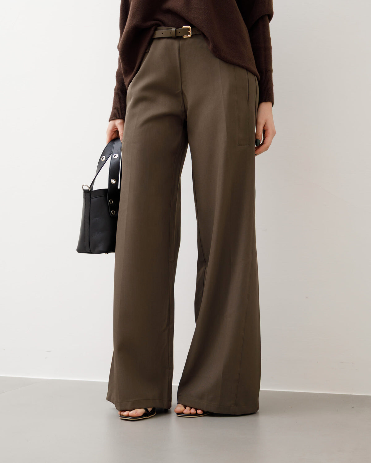 Pantaloni ampi con cintura - M774