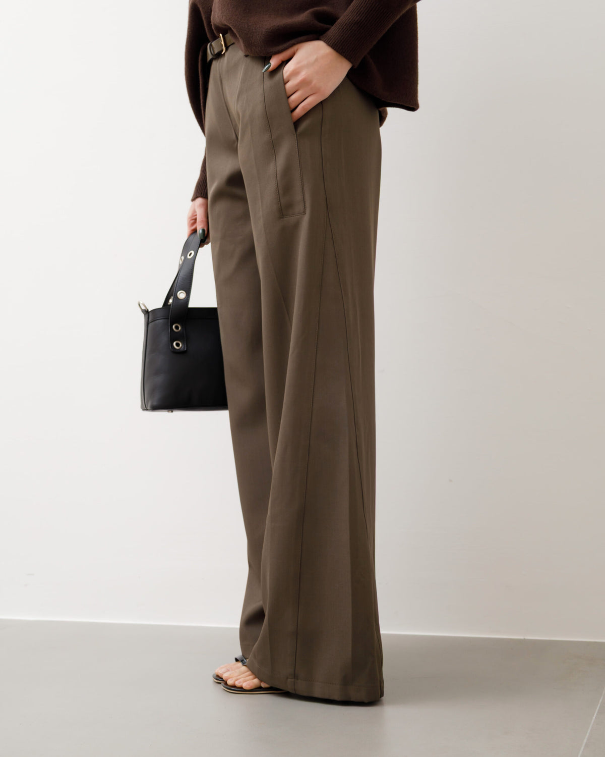 Pantaloni ampi con cintura - M774