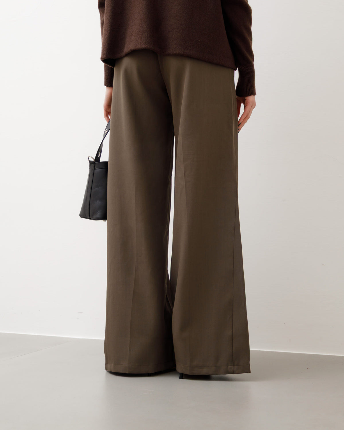 Pantaloni ampi con cintura - M774