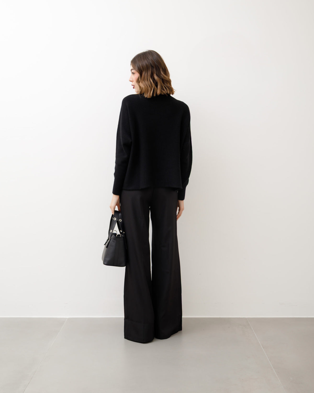 Pantaloni ampi con cintura - M774
