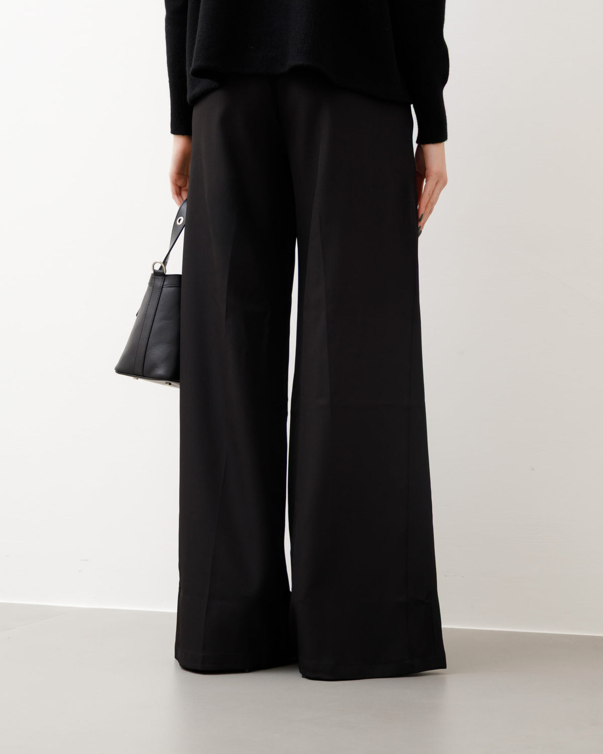 Pantaloni ampi con cintura - M774