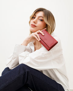 Portafoglio in pelle medio con patta bordeaux - LOVING BAGS