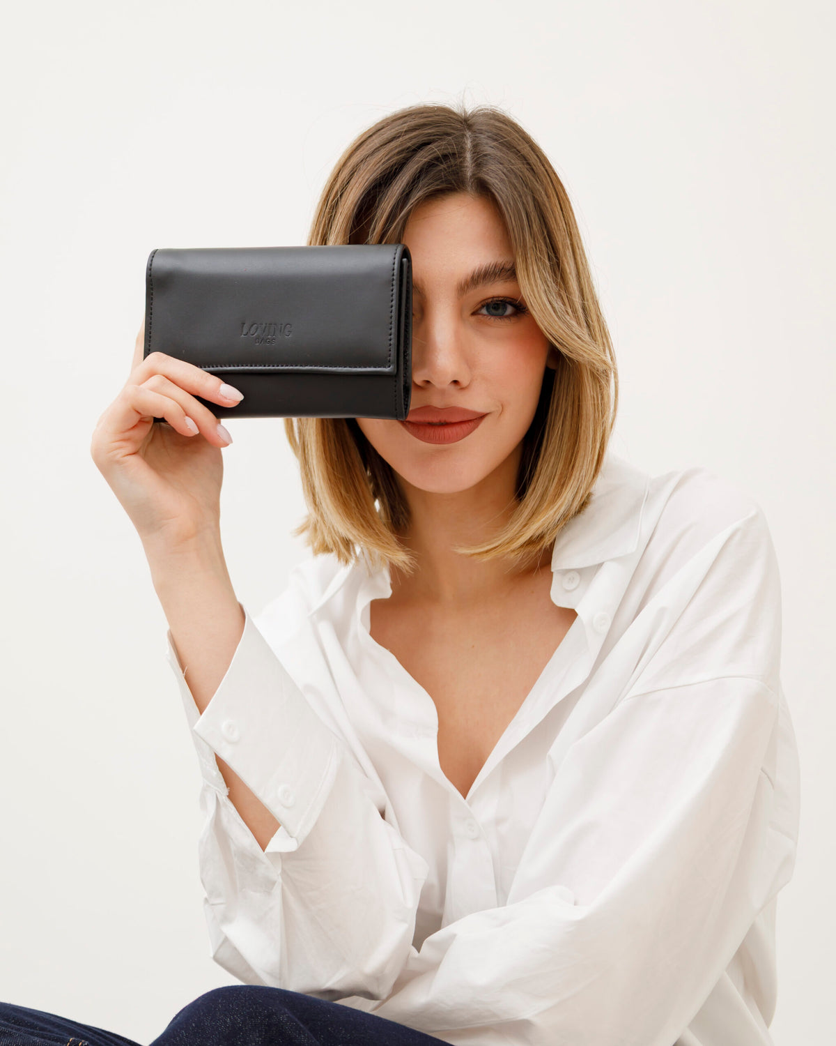 Portafoglio in pelle medio con patta nero - LOVING BAGS