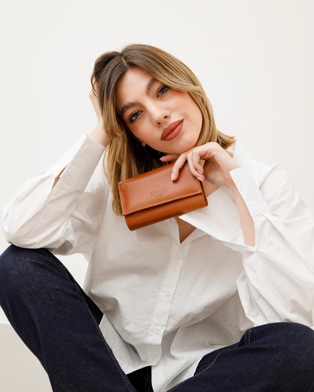 Portafoglio in pelle medio con patta cuoio - LOVING BAGS