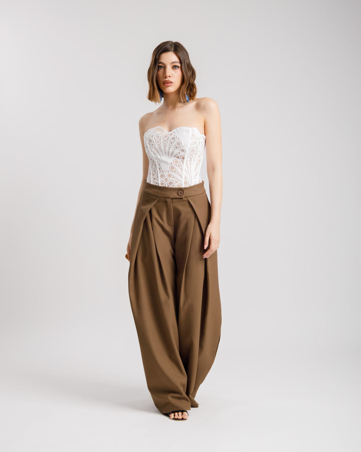 Pantaloni palazzo con pieghe MARRONE - KLL1